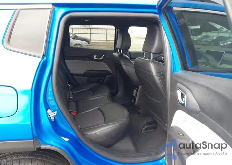 2024 Jeep Compass Latitude 4X4 z USA, uszkodzony, nr VIN 3C4NJDBN4RT118166